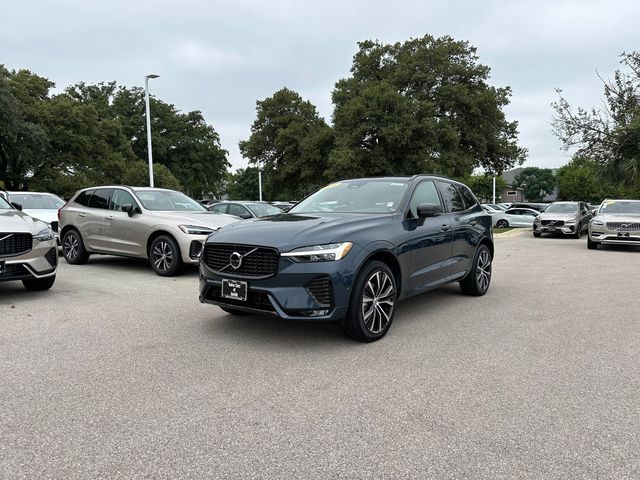 2024 Volvo XC60 Plus Dark Theme