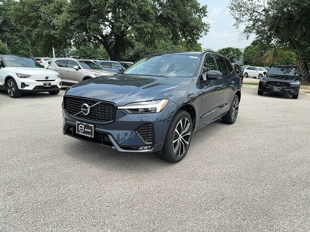 2024 Volvo XC60 Plus Dark Theme