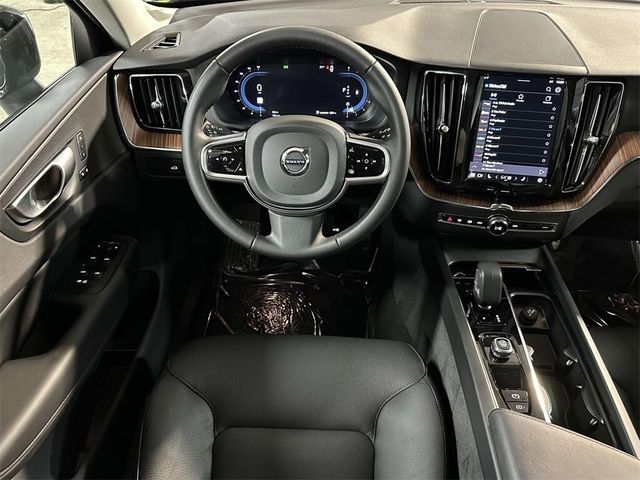 2024 Volvo XC60 Plus Dark Theme