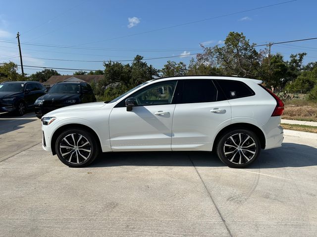 2024 Volvo XC60 Plus Dark Theme