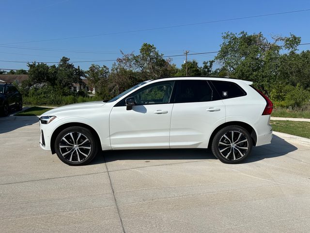 2024 Volvo XC60 Plus Dark Theme