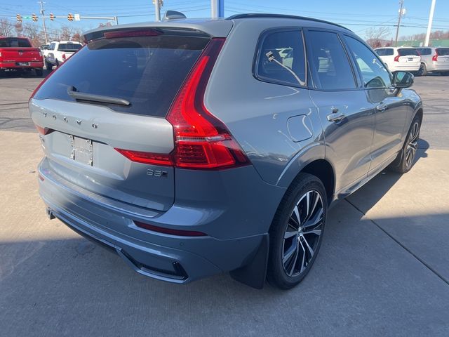 2024 Volvo XC60 Plus Dark Theme