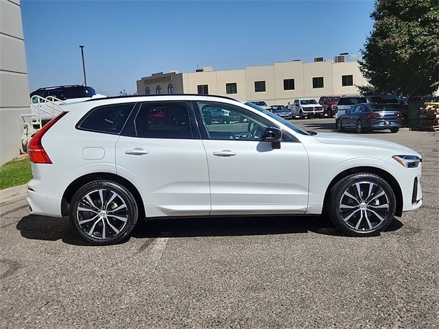 2024 Volvo XC60 Plus Dark Theme