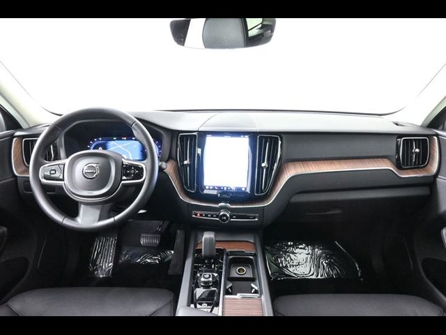 2024 Volvo XC60 Plus Dark Theme