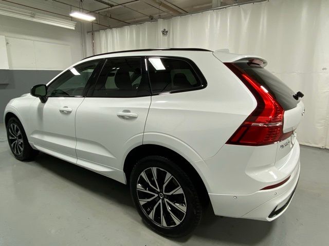 2024 Volvo XC60 Plus Dark Theme