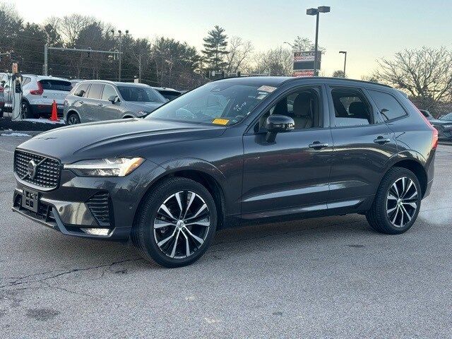 2024 Volvo XC60 Plus Dark Theme