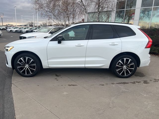 2024 Volvo XC60 Plus Dark Theme