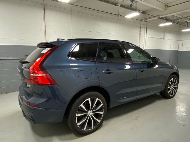 2024 Volvo XC60 Plus Dark Theme