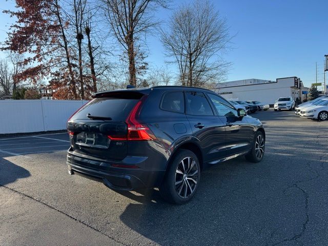 2024 Volvo XC60 Plus Dark Theme