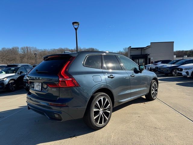 2024 Volvo XC60 Plus Dark Theme