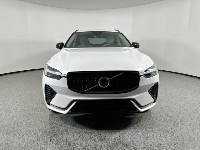 2024 Volvo XC60 Plus Dark Theme