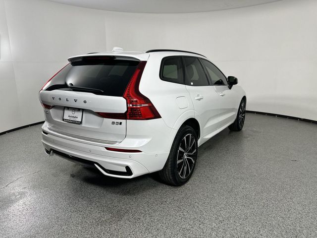 2024 Volvo XC60 Plus Dark Theme