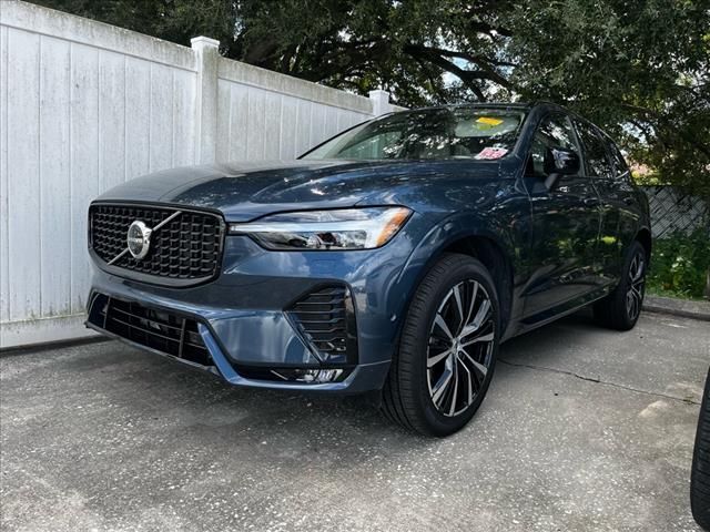 2024 Volvo XC60 Plus Dark Theme