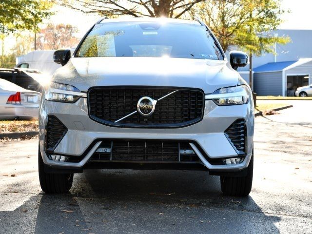 2024 Volvo XC60 Plus Dark Theme