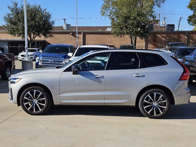 2024 Volvo XC60 Plus Dark Theme