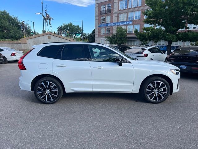 2024 Volvo XC60 Plus Dark Theme