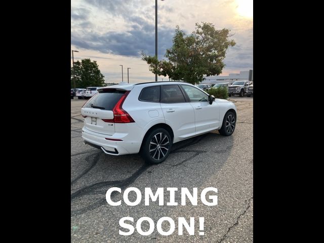 2024 Volvo XC60 Plus Dark Theme