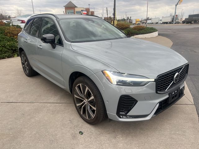 2024 Volvo XC60 Plus Dark Theme