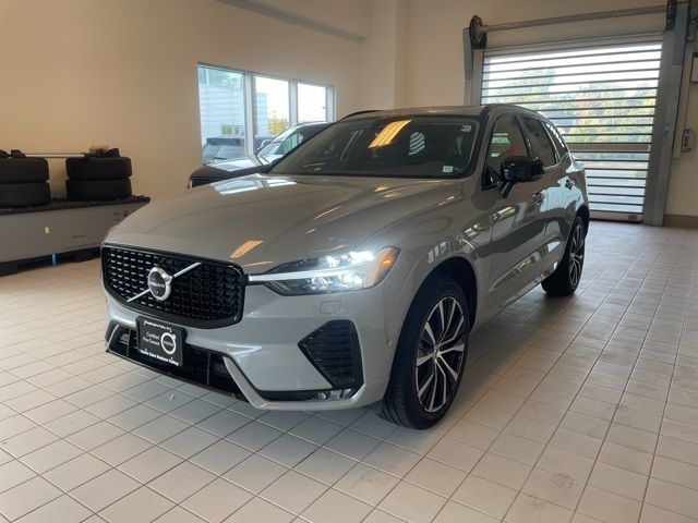 2024 Volvo XC60 Plus Dark Theme