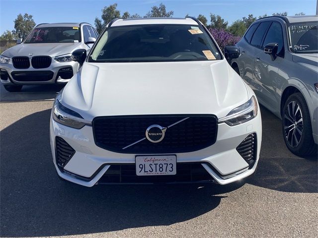 2024 Volvo XC60 Plus Dark Theme