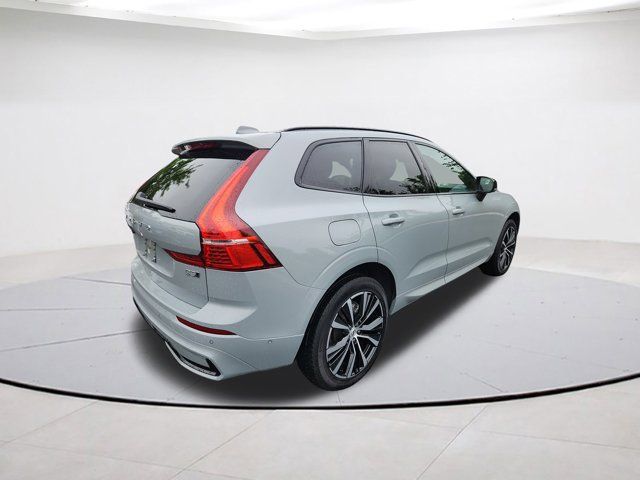 2024 Volvo XC60 Plus Dark Theme