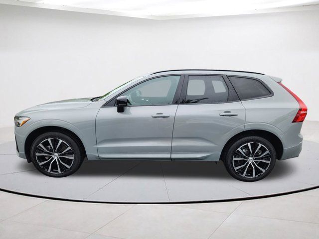 2024 Volvo XC60 Plus Dark Theme