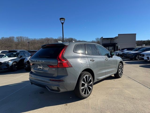 2024 Volvo XC60 Plus Dark Theme