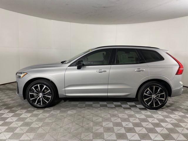 2024 Volvo XC60 Plus Dark Theme