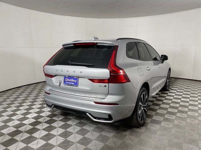 2024 Volvo XC60 Plus Dark Theme