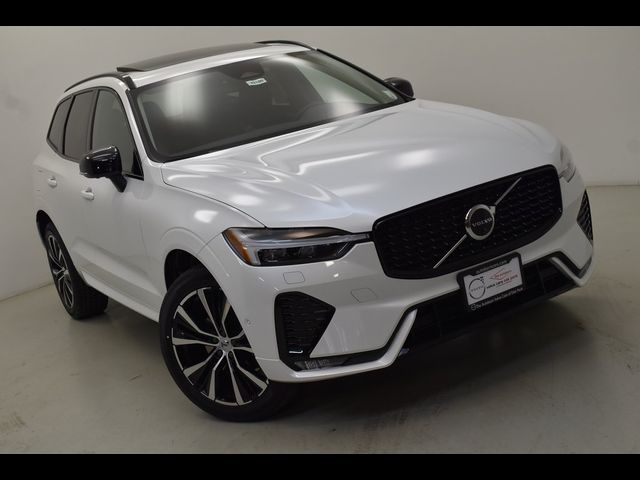 2024 Volvo XC60 Plus Dark Theme