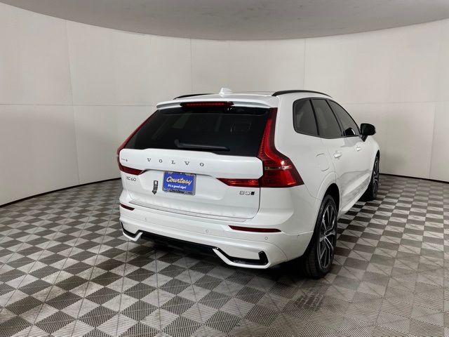 2024 Volvo XC60 Plus Dark Theme