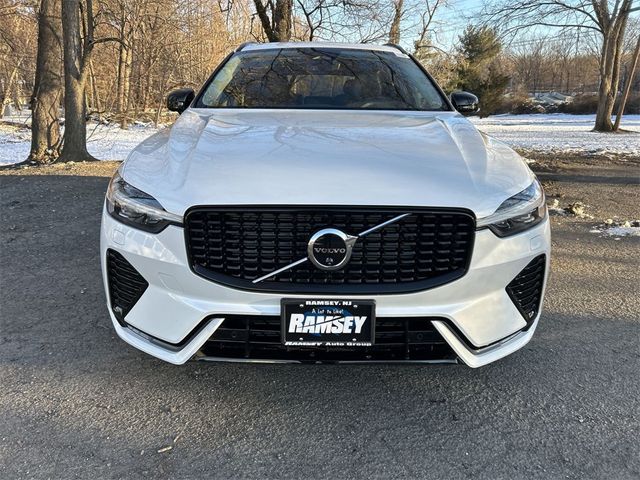 2024 Volvo XC60 Plus Dark Theme