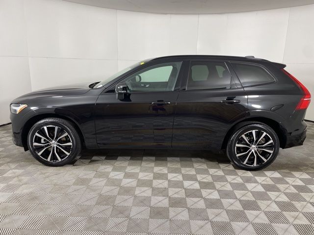 2024 Volvo XC60 Plus Dark Theme