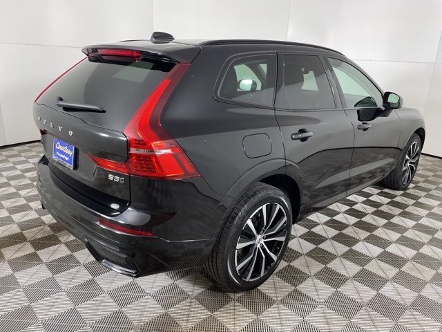 2024 Volvo XC60 Plus Dark Theme