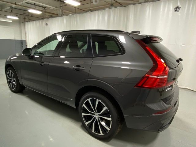 2024 Volvo XC60 Plus Dark Theme