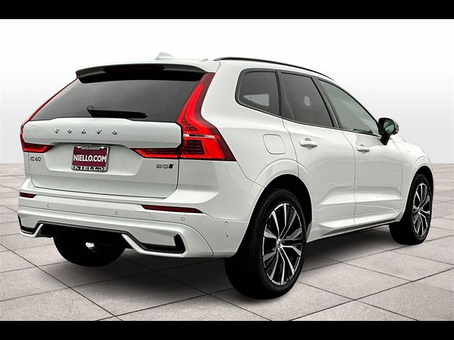 2024 Volvo XC60 Plus Dark Theme