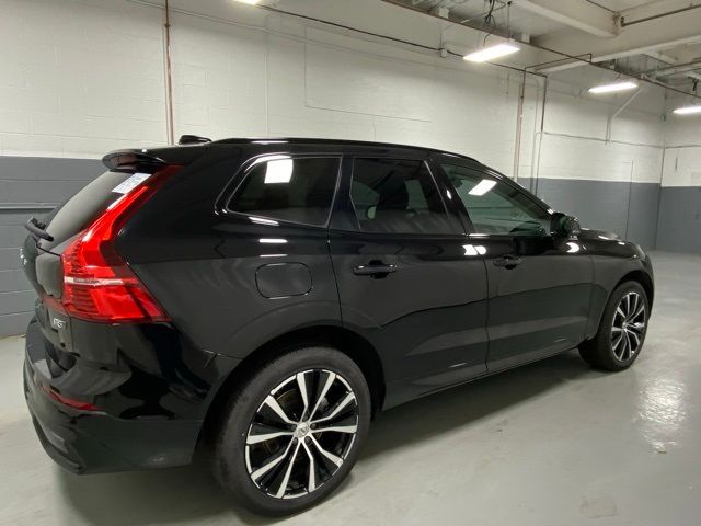 2024 Volvo XC60 Plus Dark Theme