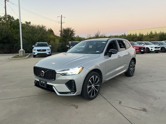 2024 Volvo XC60 Plus Dark Theme