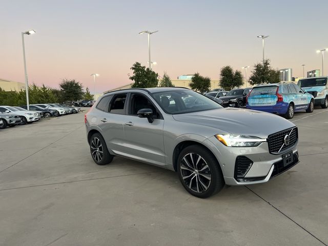 2024 Volvo XC60 Plus Dark Theme