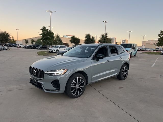 2024 Volvo XC60 Plus Dark Theme