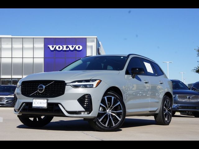 2024 Volvo XC60 Plus Dark Theme