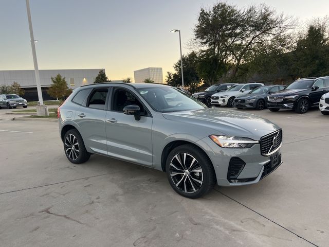 2024 Volvo XC60 Plus Dark Theme