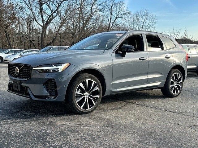 2024 Volvo XC60 Plus Dark Theme