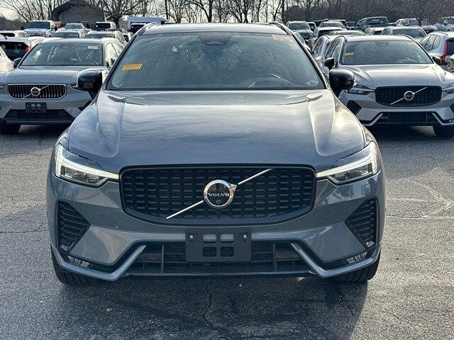 2024 Volvo XC60 Plus Dark Theme