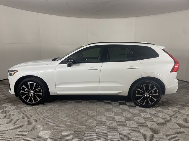 2024 Volvo XC60 Plus Dark Theme