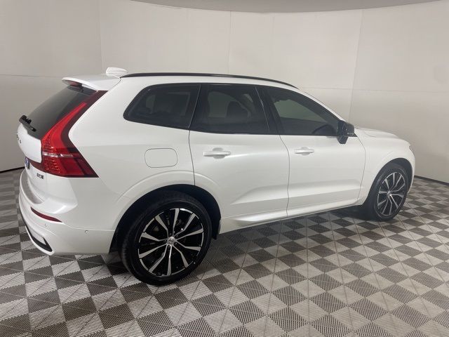 2024 Volvo XC60 Plus Dark Theme