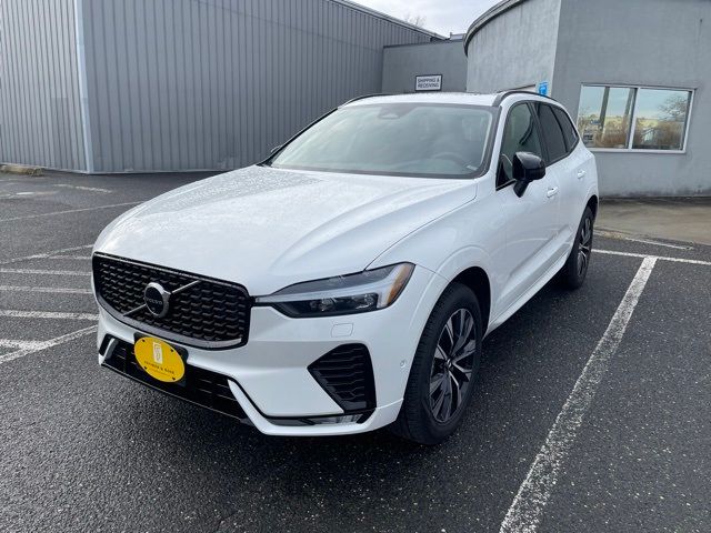 2024 Volvo XC60 Plus Dark Theme