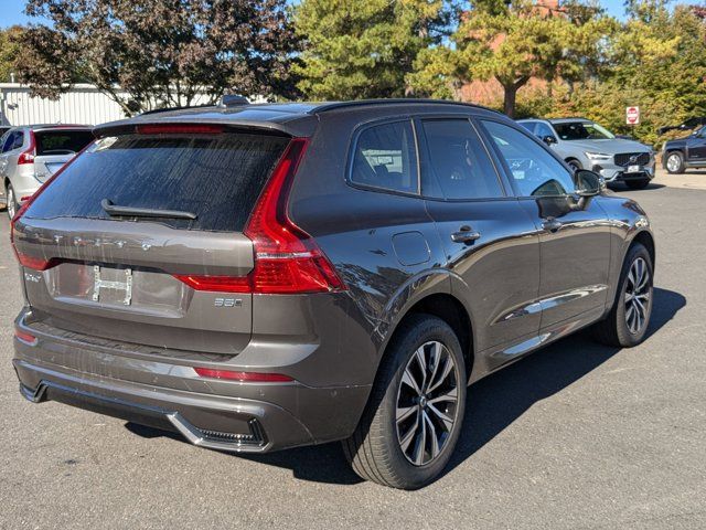 2024 Volvo XC60 Plus Dark Theme