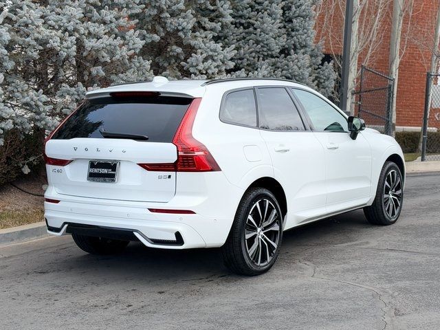 2024 Volvo XC60 Plus Dark Theme