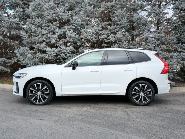 2024 Volvo XC60 Plus Dark Theme